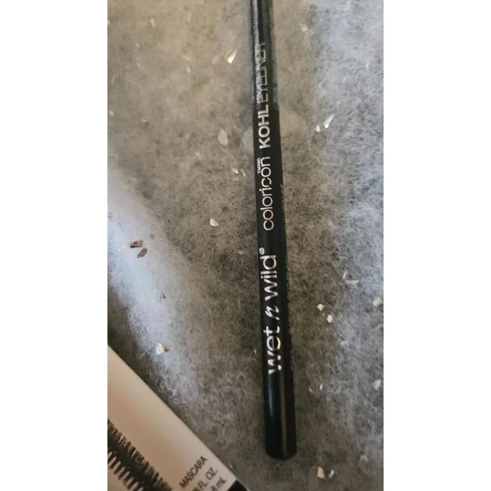 Revlon piece makeup